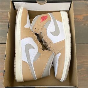 Nike Men's Beige and White Sneakers